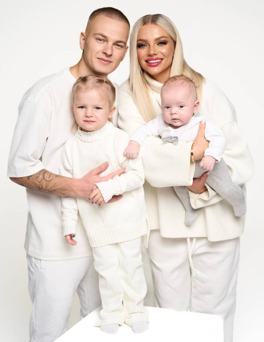    Дмитрий Козлов и Екатерина Шкуро с дочерью и сыномСоцсети Екатерины Шкуро