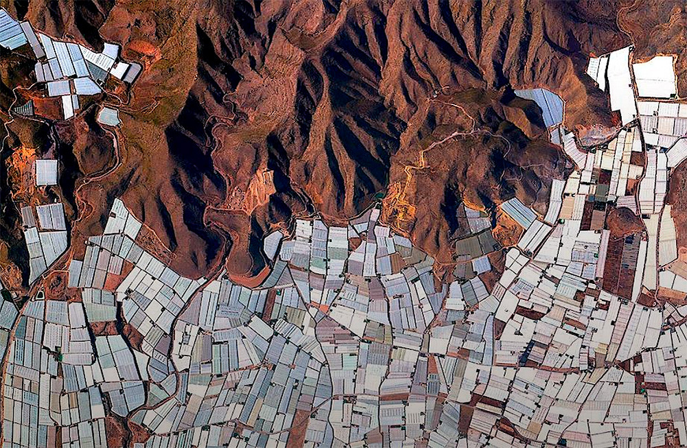 Скопление теплиц в Альмерии, вид сверху. Фото с сайта travelask.ru