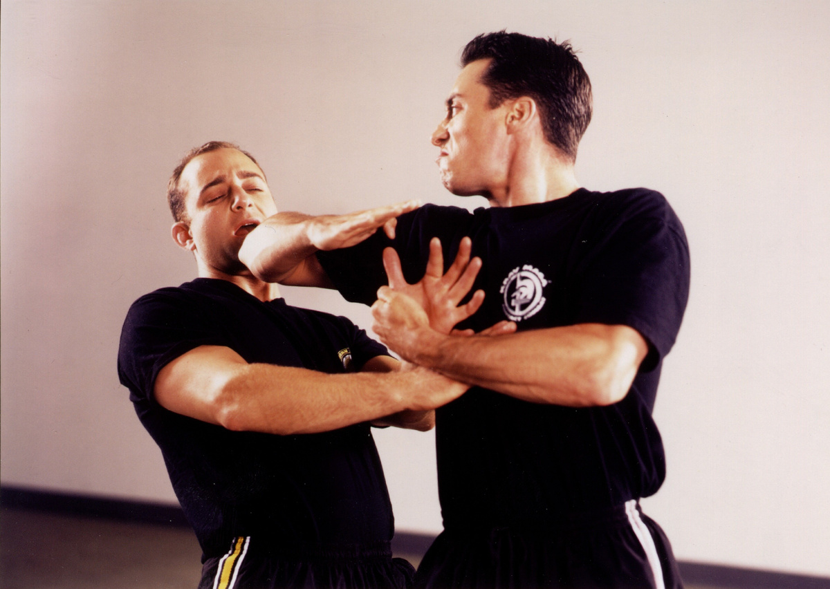 Фото с сайта https://storage.googleapis.com/difmedhkxgjjce/martial-arts-krav-maga-weapons.html