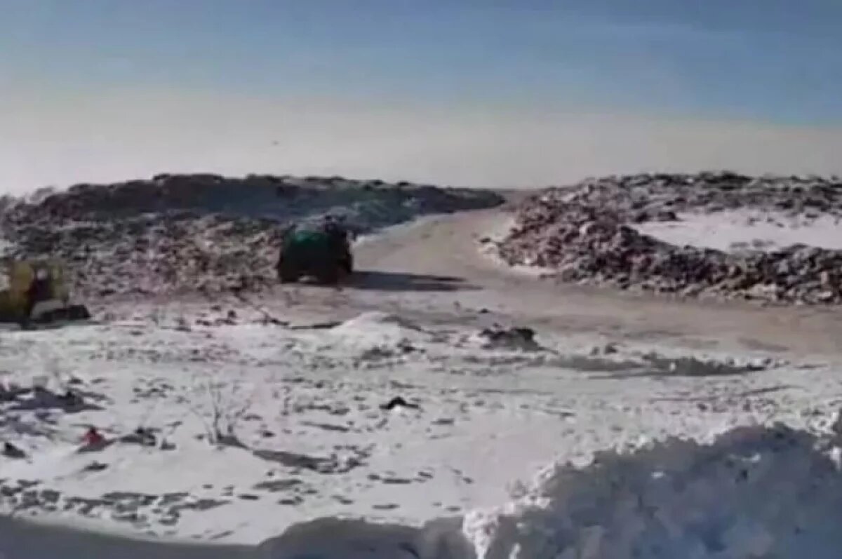    В Ачинске из-за неостывшей золы загорелся мусорный полигон