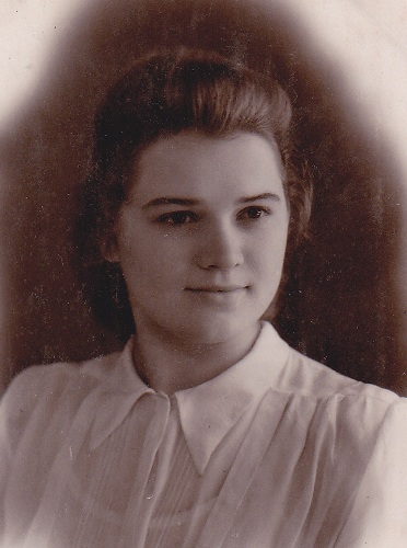 На фото:   Раечка  1951 год