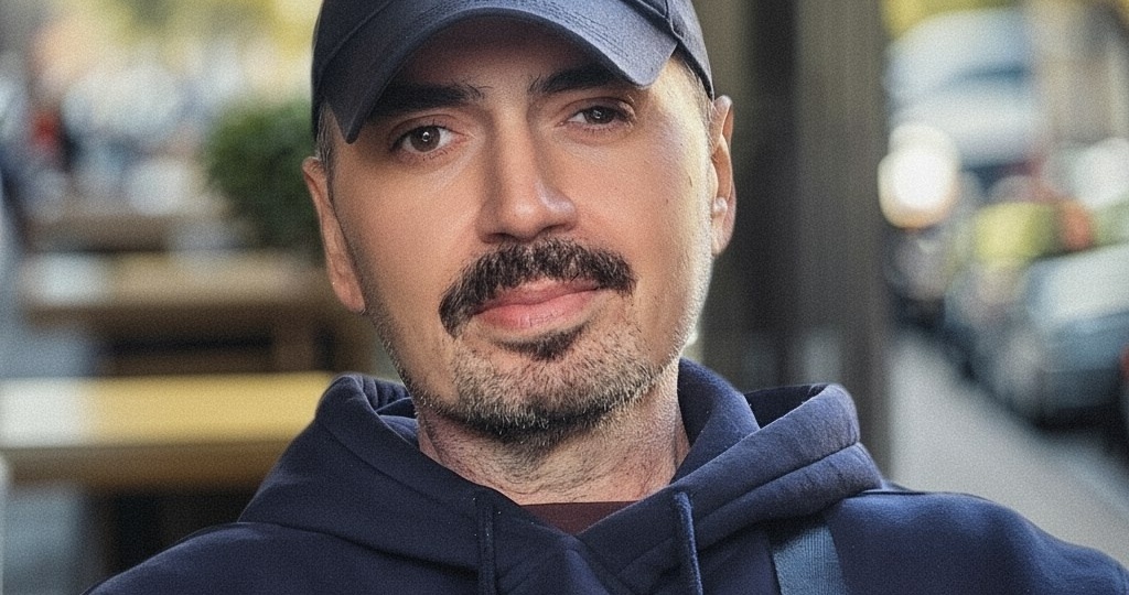 Страдающему редкой болезнью астраханскому ди-джею нужна помощь