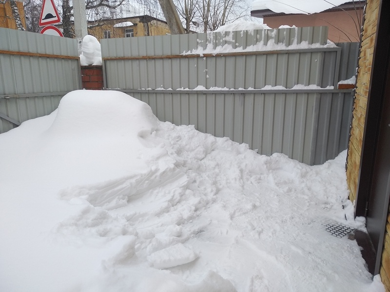 Начало расчистки площадки.Летом тут зона отдыха