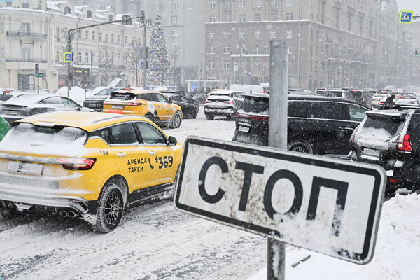 Во время сильной метели в Москве, 19 февраля 2026 года / Станислав Красильников/РИА Новости   📷