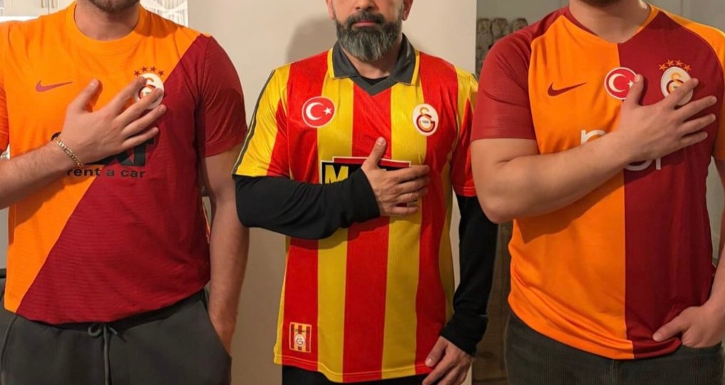 «Турция в ярости: что позволили себе Улусой и Коч? Это фото навсегда разделило поклонников на два лагеря!»