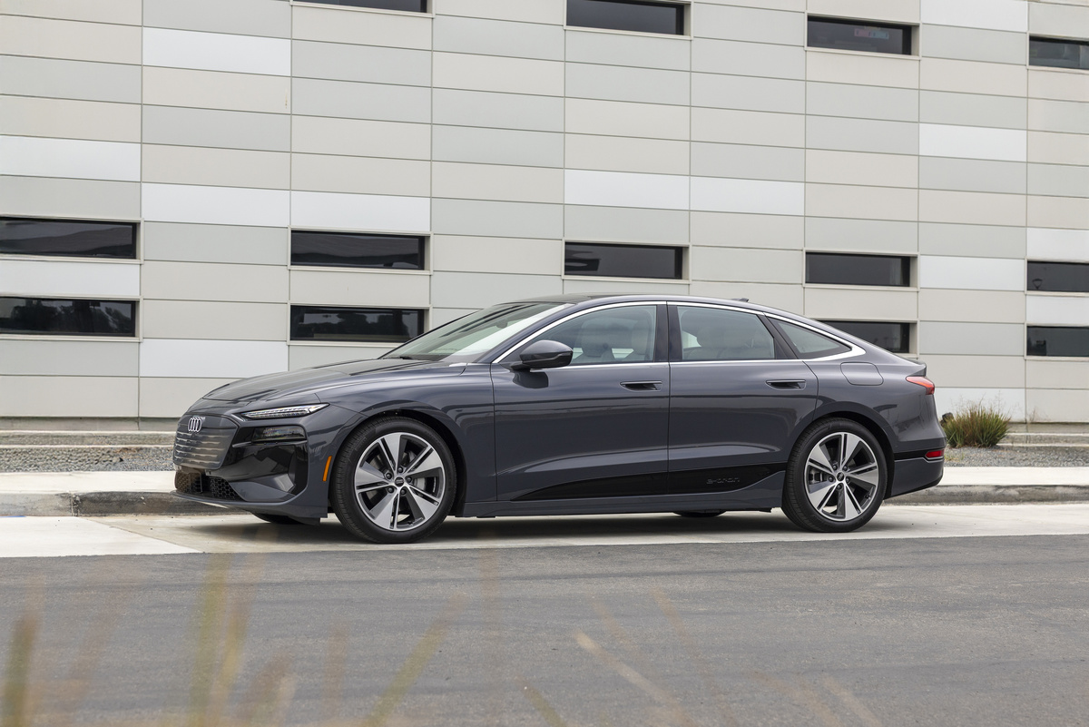    Audi A6 e-tron   
Audi