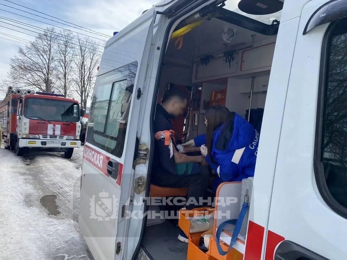    Экстренные службы на месте удара ВСУ по Курску | © Фото : Александр Хинштейн/Telegram