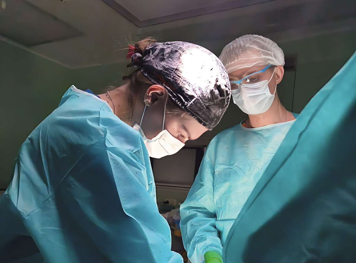 Фото: пресс-служба ГКБ № 67 им. Л. А. Ворохобова. Проведение ревизионных операций требует от хирургов высокого мастерства
