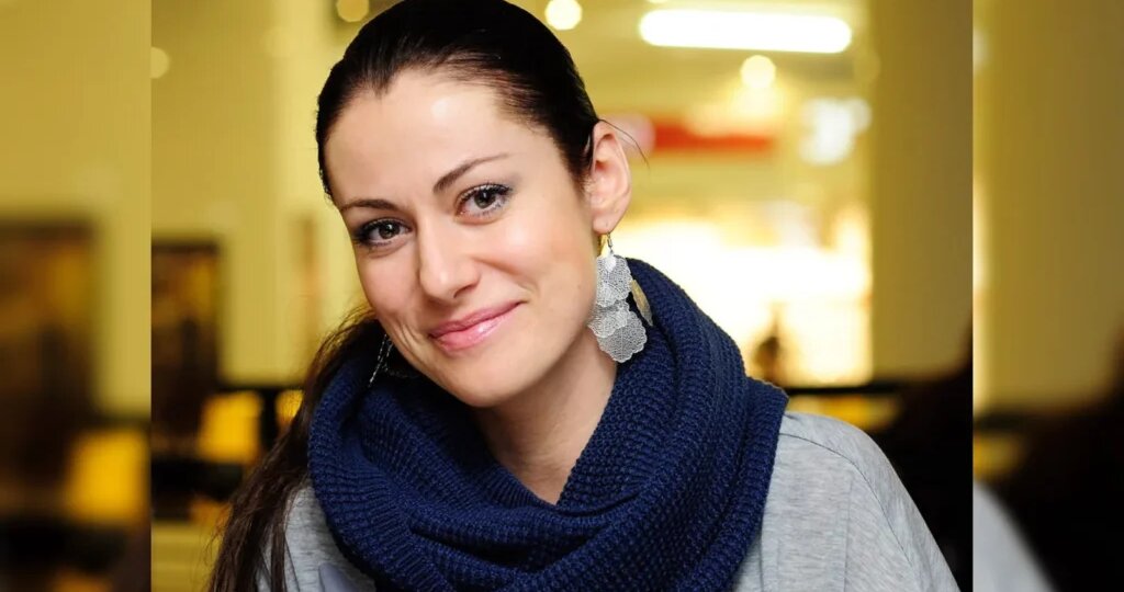 Без дворцов и показной роскоши: где живёт Анна Ковальчук — хрущёвка в Петербурге и тихая дача за городом