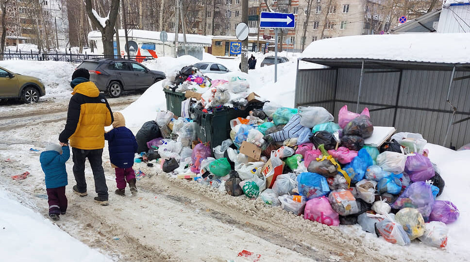 Сбой с вывозом мусора в Нижнем Новгороде объяснили последствиями снегопадов