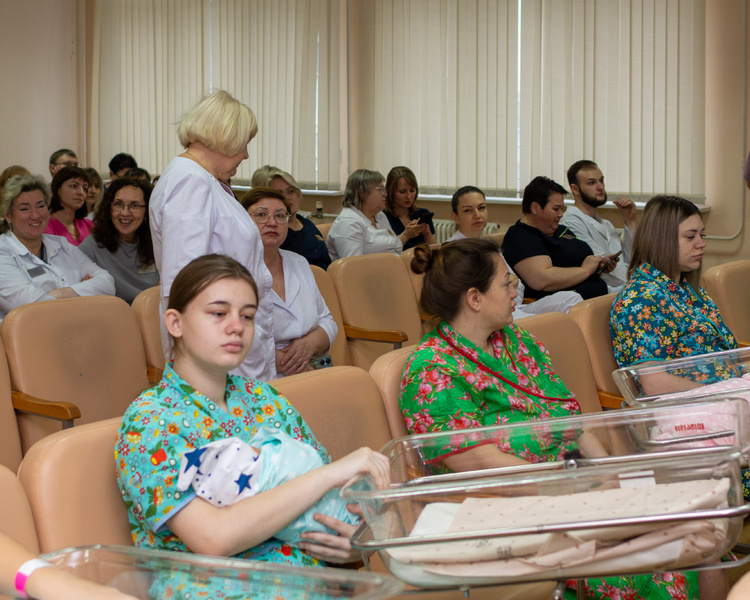     24 пары выбрали партнёрские роды в Курском ОПЦ в январе 2026 года