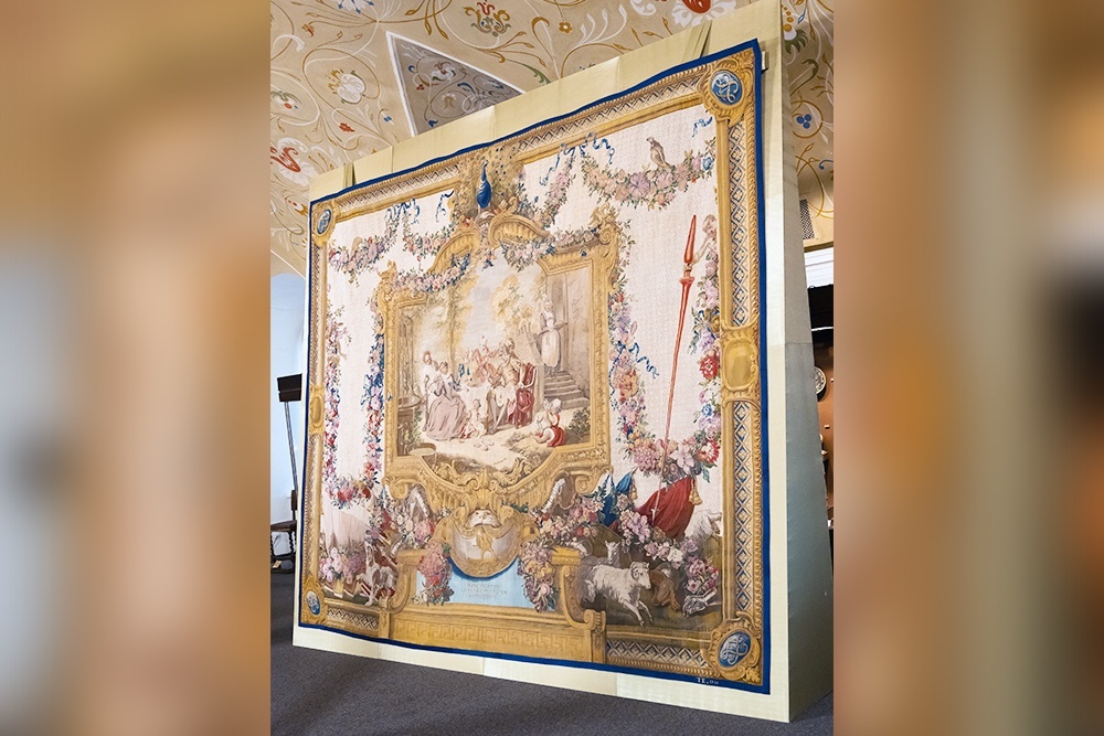    Шпалера "Дон Кихот с девицами постоялого двора". / Пресс-служба Музеев Кремля