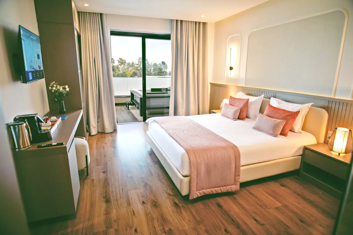 фото представлено https://onepremium.tn/  Номер с джакузи