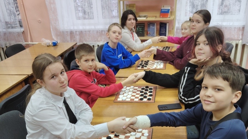    Перед решающей встречей гимназии № 10 (слева) и лицея № 3 admin