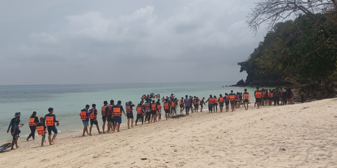 Уроки физкультуры в тайских школах