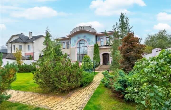 Скриншот с сайта Avito.ru. Листайте галерею