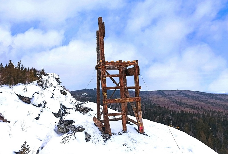 Достопримечательности Свердловской области — эффектная смотровая площадка смотрон в районе гор Шунут и Старик-камень