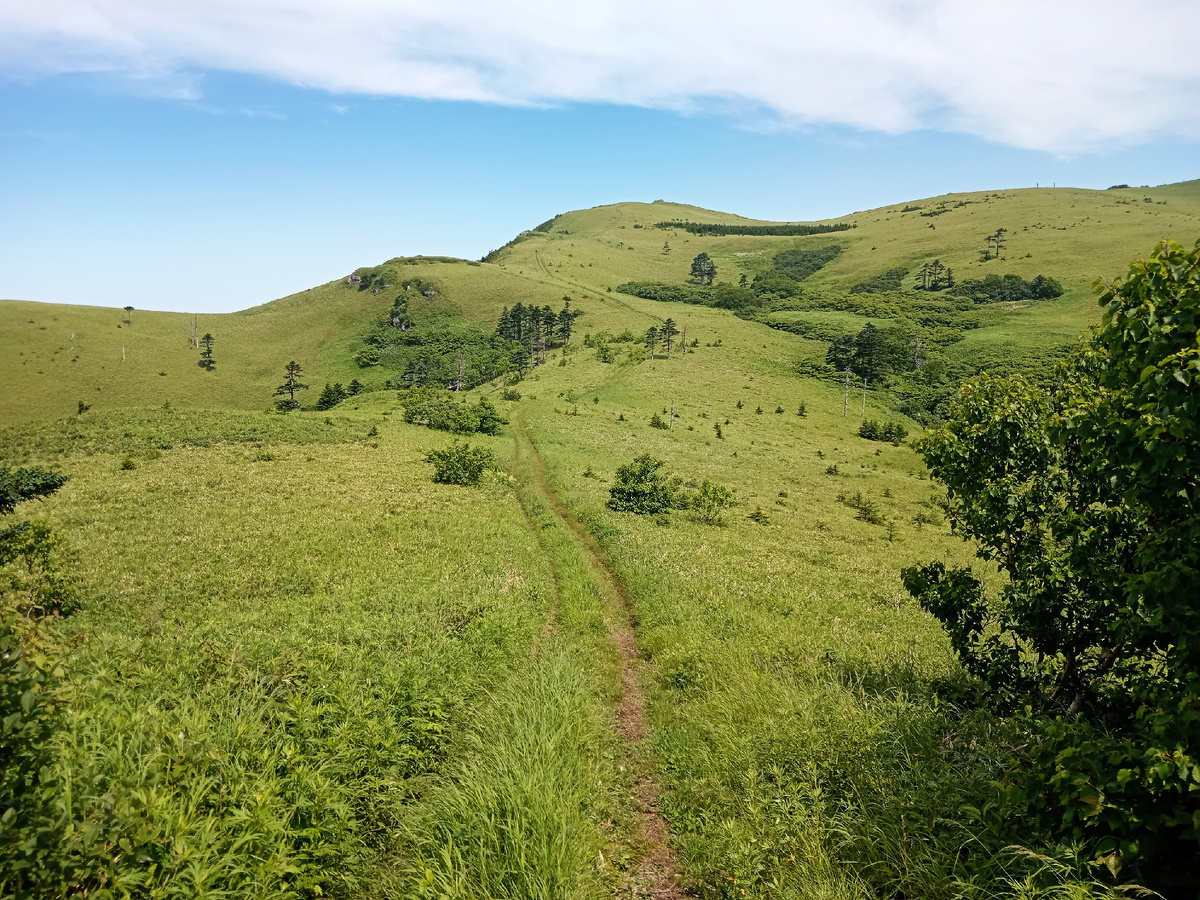 2. Подъем на мыс Анама. Видите, вовсе не крутой.