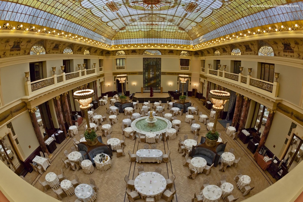 Знаменитый ресторан под куполом "Метрополя"