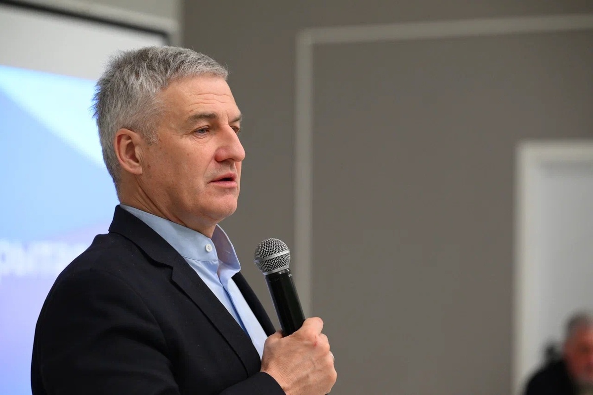    Артур Парфенчиков на встрече с населением Суоярвского округа. Фото: «Республика» / Сергей Юдин