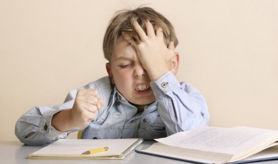 «Он может, но ленится»: 7 скрытых причин, почему ваш ребенок отстает в школе (мнение психолога)