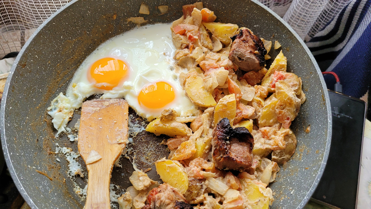 Чуть с фото не опоздала - начали есть.