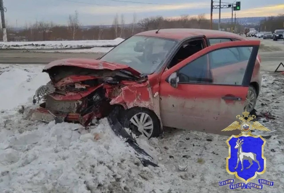    Молодой человек за рулем машины Datsun нарушил требования дорожных знаков. ГУ МВД России по Самарской области