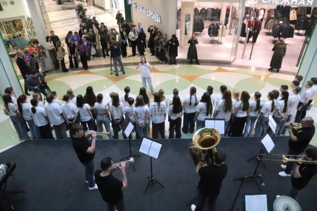    В "Ауре" прозвучали знаменитые песни А.Зацепина. Фото Михаила Перикова