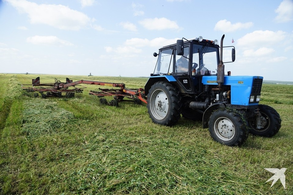    Уралец почти не пользовался трактором, который ему выдали в счет зарплаты, поэтому суд признал владельцем его друга Алексей БУЛАТОВ