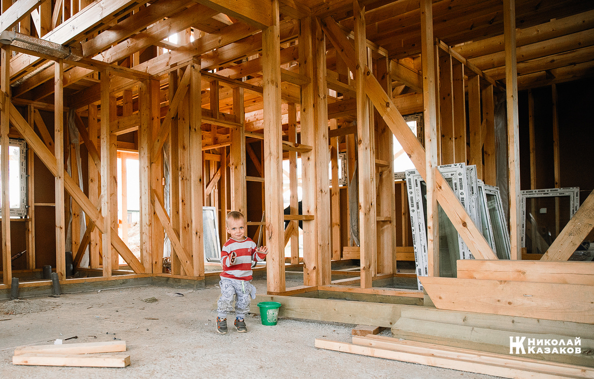 Лева принимает работы . Лето 2022 г. Николай Казаков.