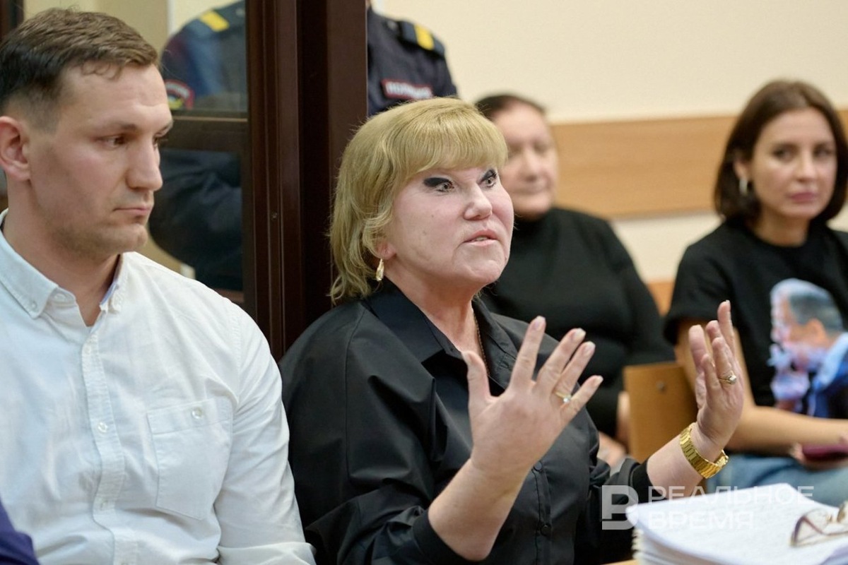    Адвокат Юрий Ложкин и Инесса Куляжева. Динар Фатыхов / realnoevremya.ru