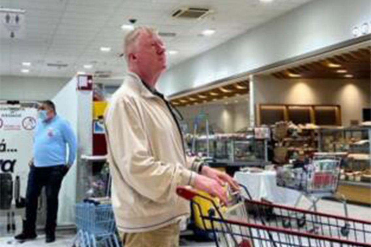 Человек, похожий на дяденьку Ч., замечен в израильском супермаркете. Фото Яндекс.Картинки. 