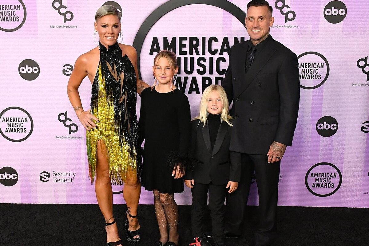    Пинк с мужем и детьми Imagespace/Keystone Press Agency/Globallookpress