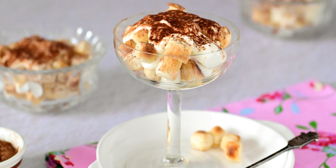 Нежные пышечки в сметанном креме - быстрый десерт с богатым вкусом