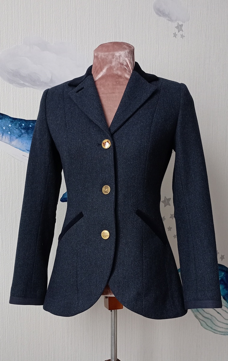 Этот жакет - самая дорогая продажа за последние 2 года. И это с учетом того, что продавалась и техника, и горнолыжное снаряжение, которые стоят недешево