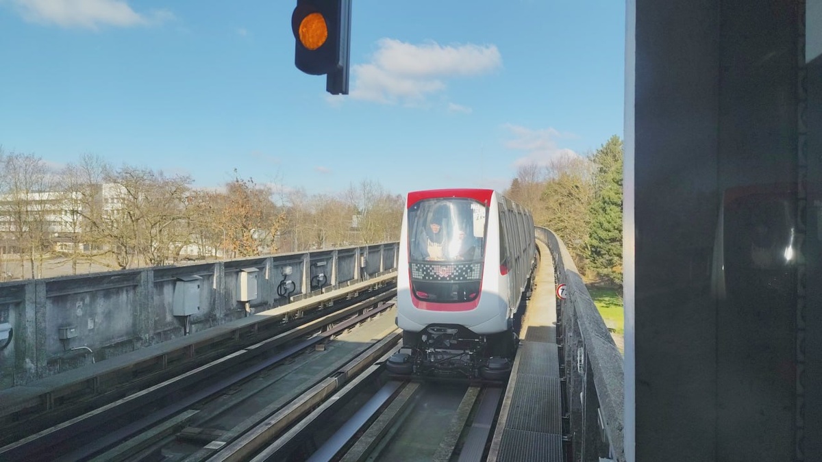  Беспилотный метропоезд Boa на шинном ходу от Alstom в Лилле. Источник: LFrancivigo/X