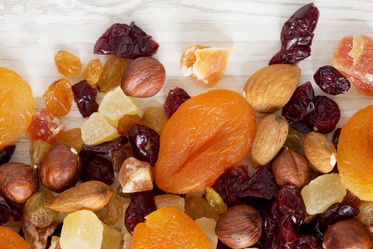    Сухофрукты (изюм, курага). / iStock
