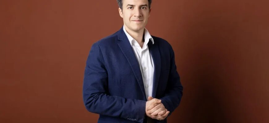    Георгий Филатов дает интервью Школе журналистики имени Владимира Мезенцева Елизавета Бах