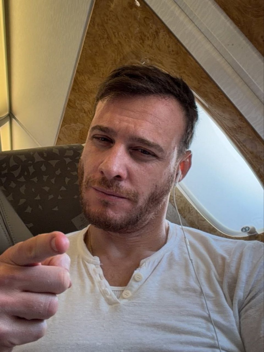 Фото из личного аккаунта Керема Бюрсина в иг.