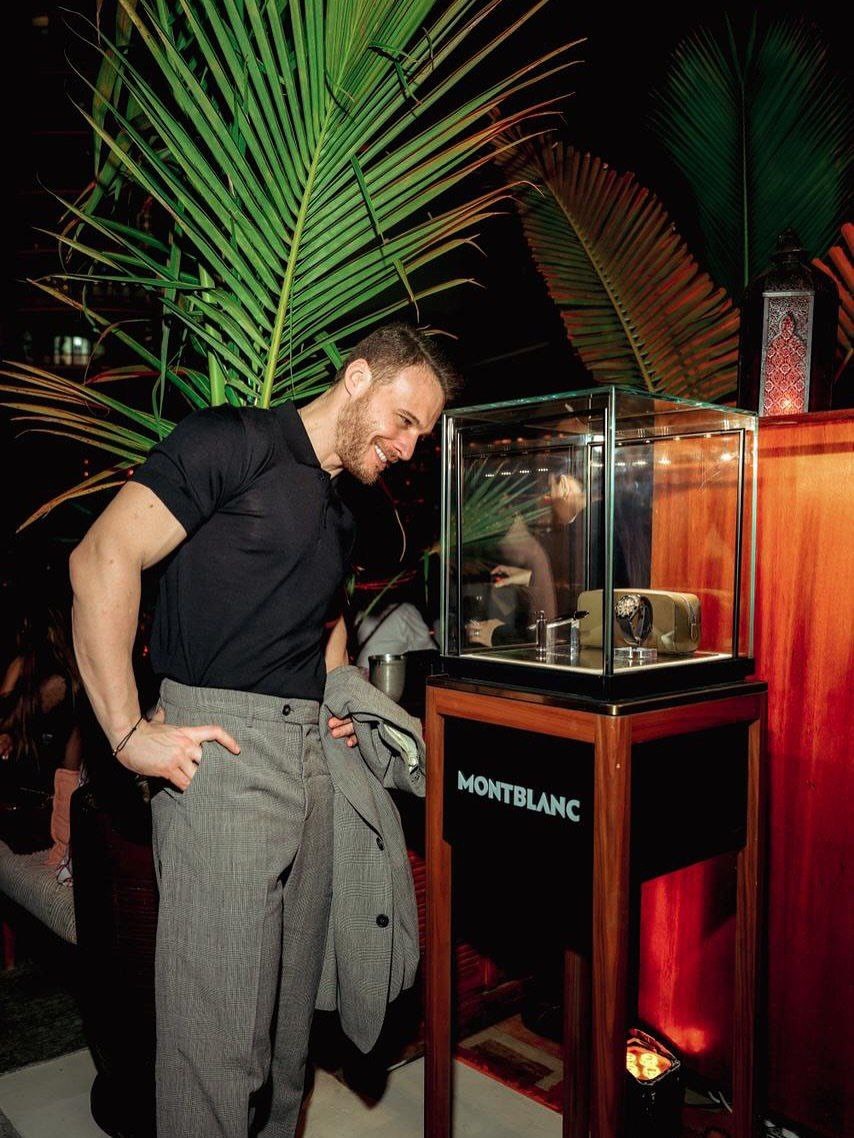 Фото из личного аккаунта Керема Бюрсина в иг.