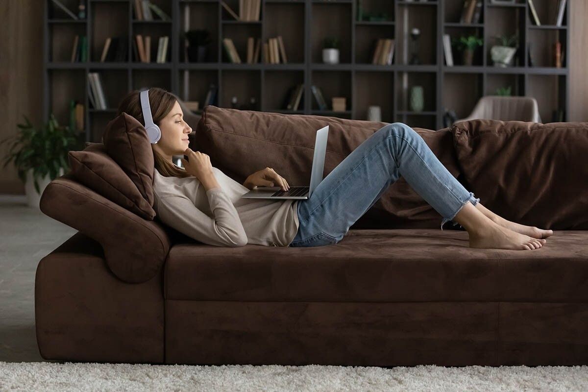 Визуальные новеллы затягивают не меньше, чем книги. Источник: fizkes / Shutterstock / FOTODOM📷
