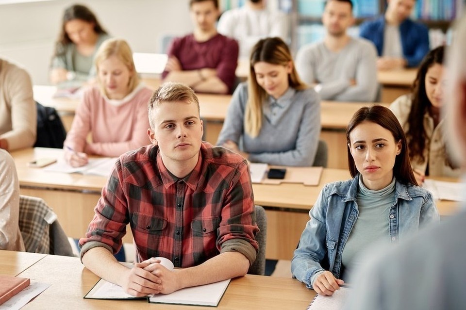    Короткие мудрости недели: В наше время бездельником считается тот студент, который ходит на все лекции. Фото: Drazen Zigic/Shutterstock/Fotodom