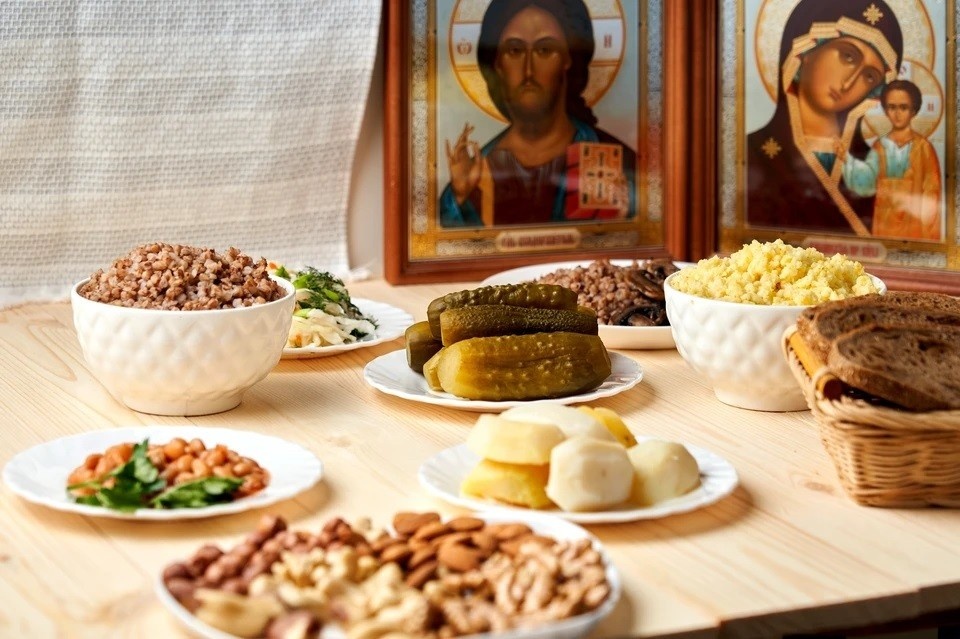    Врач-диетолог поделилась важными правилами питания в пост. Фото: AntonSAN/Shutterstock/Fotodom