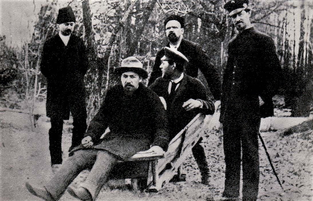 Чехов развлекается в Мелихово. Везёт тачку Владимир Гиляровский