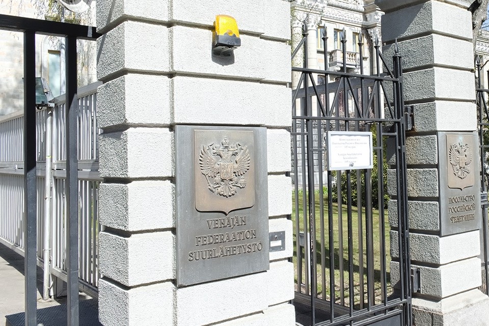    Российские дипломаты выразили протест финской стороне после инцидента у посольства в Хельсинки. Фото: Eyno Pv/Shutterstock/Fotodom