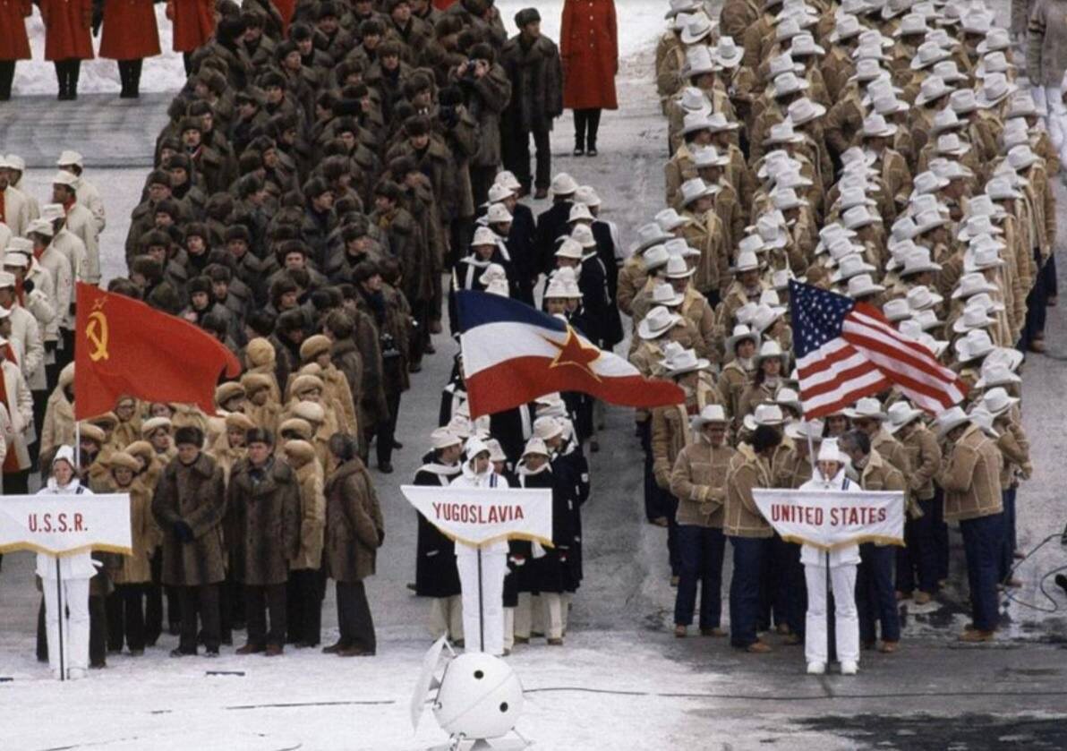 Два ключевых игрока мировой жизни - СССР и США, что в политике, что в спорте. На фото: открытие зимних Олимпийских игр 1980 в Лейк Плэсиде (США)