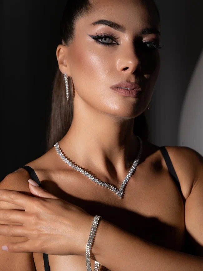 Стильная бижутерия Almazia