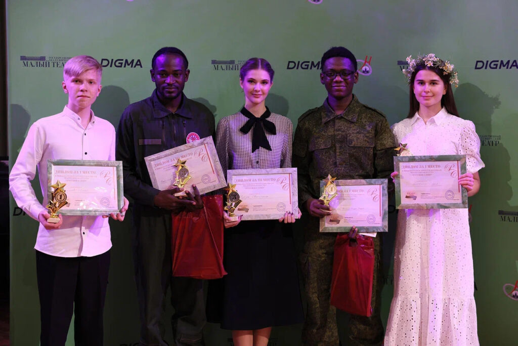     Победители конкурса-фестиваля ораторского искусства «Русское слово» 2025    
Фото: Евгений Люлюкин