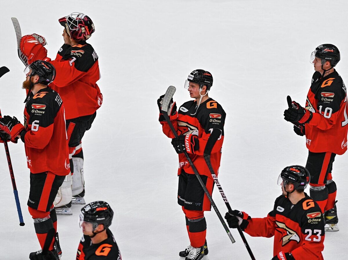    Хоккеисты "Авангарда" | © Фото : DMITRY LOSHKAREV