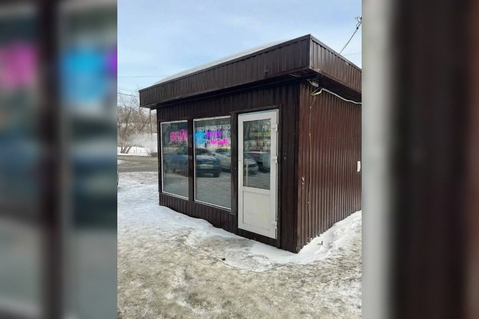    Несмотря на предписание, киоск продолжает работать. Фото: телеграм-канал Дмитрия Махини